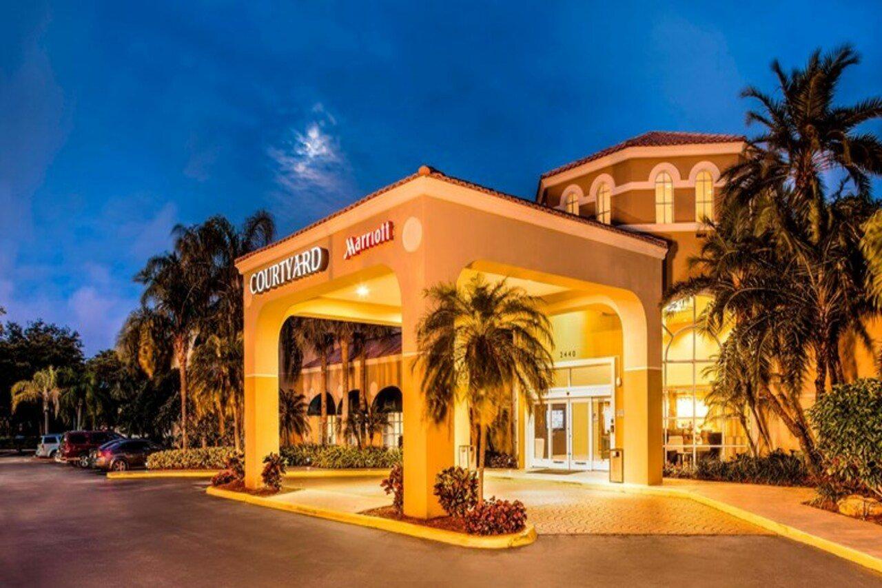 Courtyard By Marriott Fort Lauderdale North/Cypress Creek Екстер'єр фото