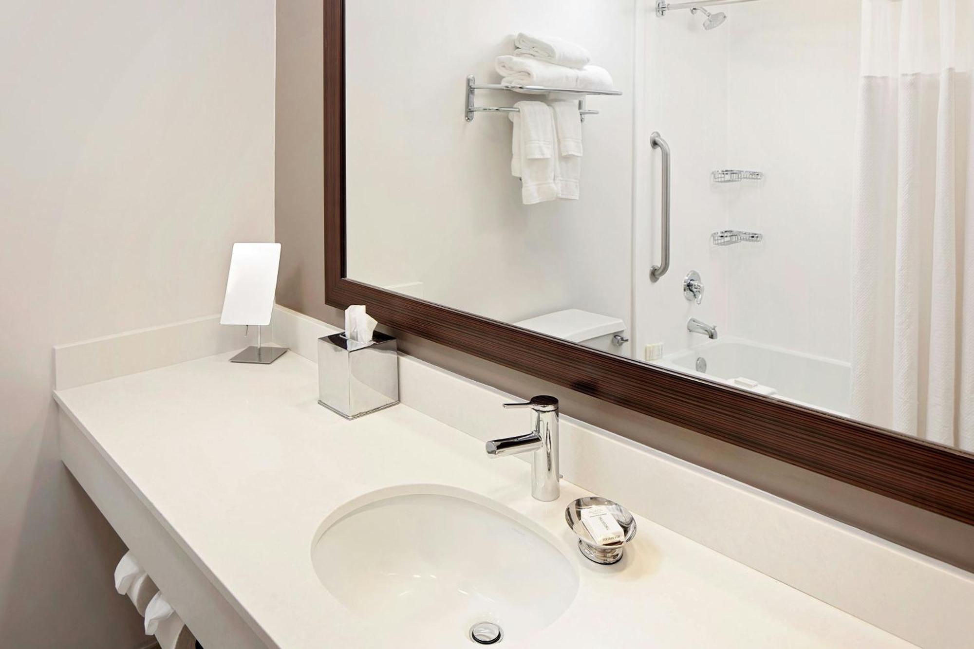 Courtyard By Marriott Fort Lauderdale North/Cypress Creek Екстер'єр фото