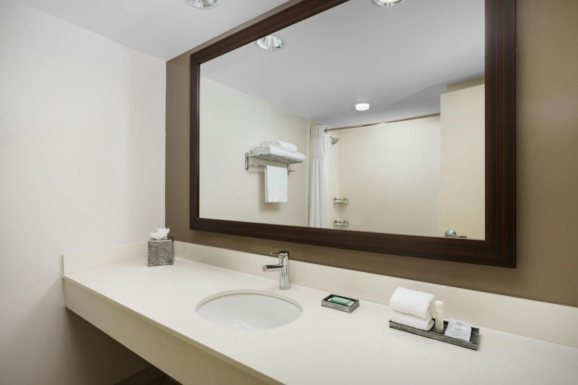 Courtyard By Marriott Fort Lauderdale North/Cypress Creek Екстер'єр фото