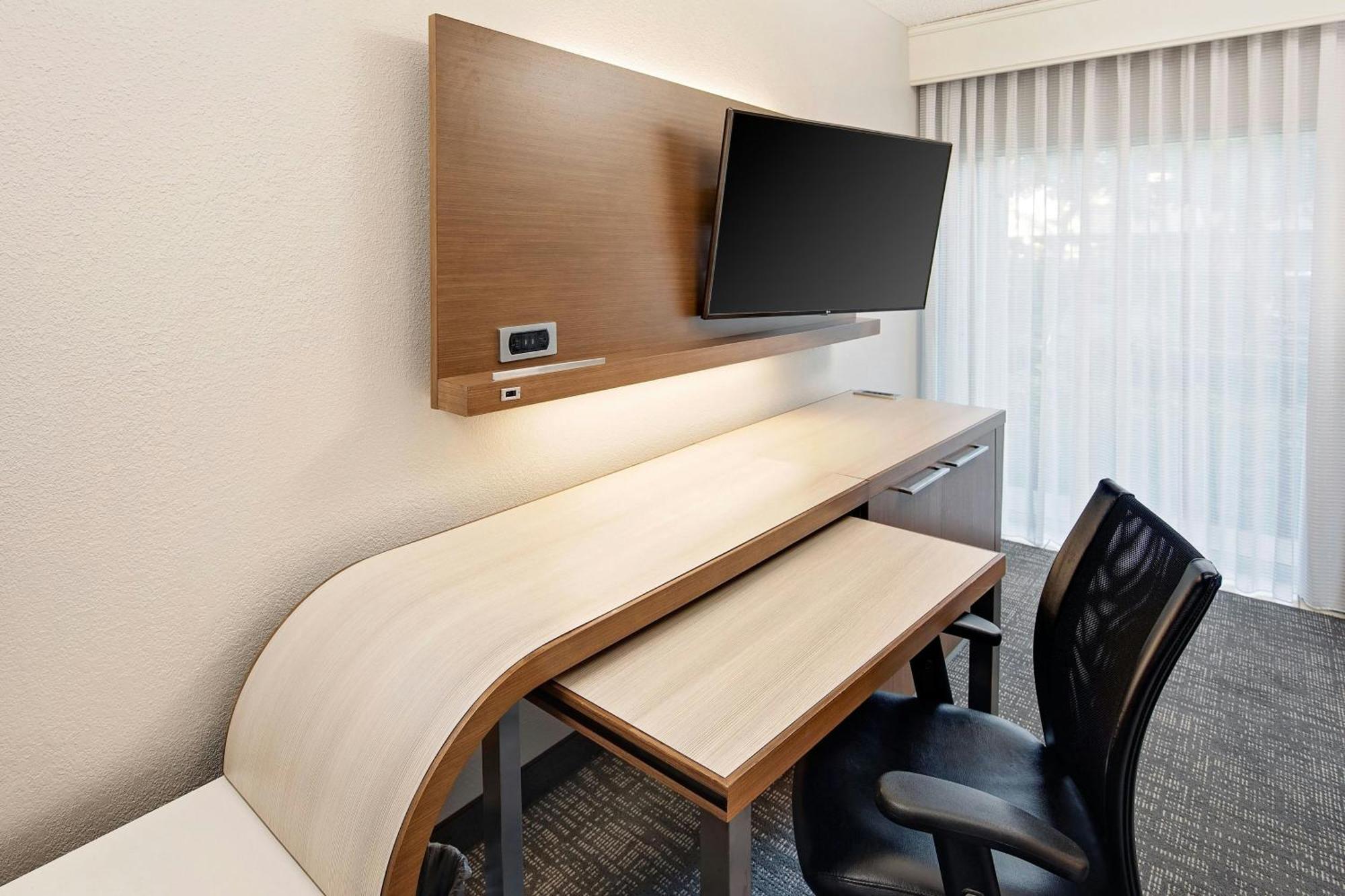 Courtyard By Marriott Fort Lauderdale North/Cypress Creek Екстер'єр фото