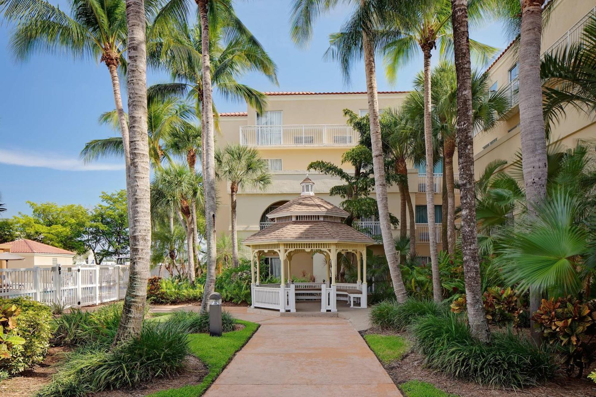 Courtyard By Marriott Fort Lauderdale North/Cypress Creek Екстер'єр фото