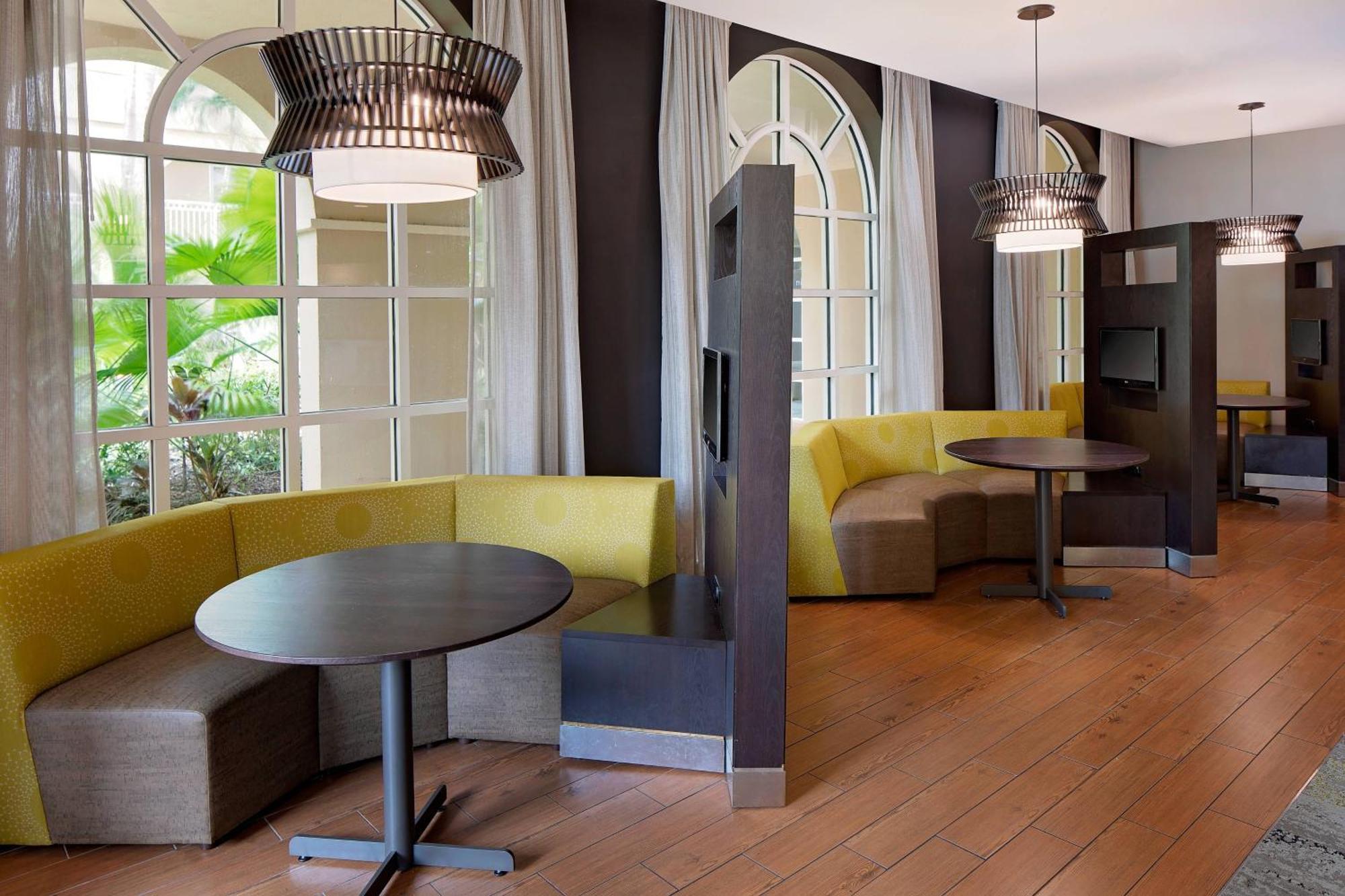 Courtyard By Marriott Fort Lauderdale North/Cypress Creek Екстер'єр фото