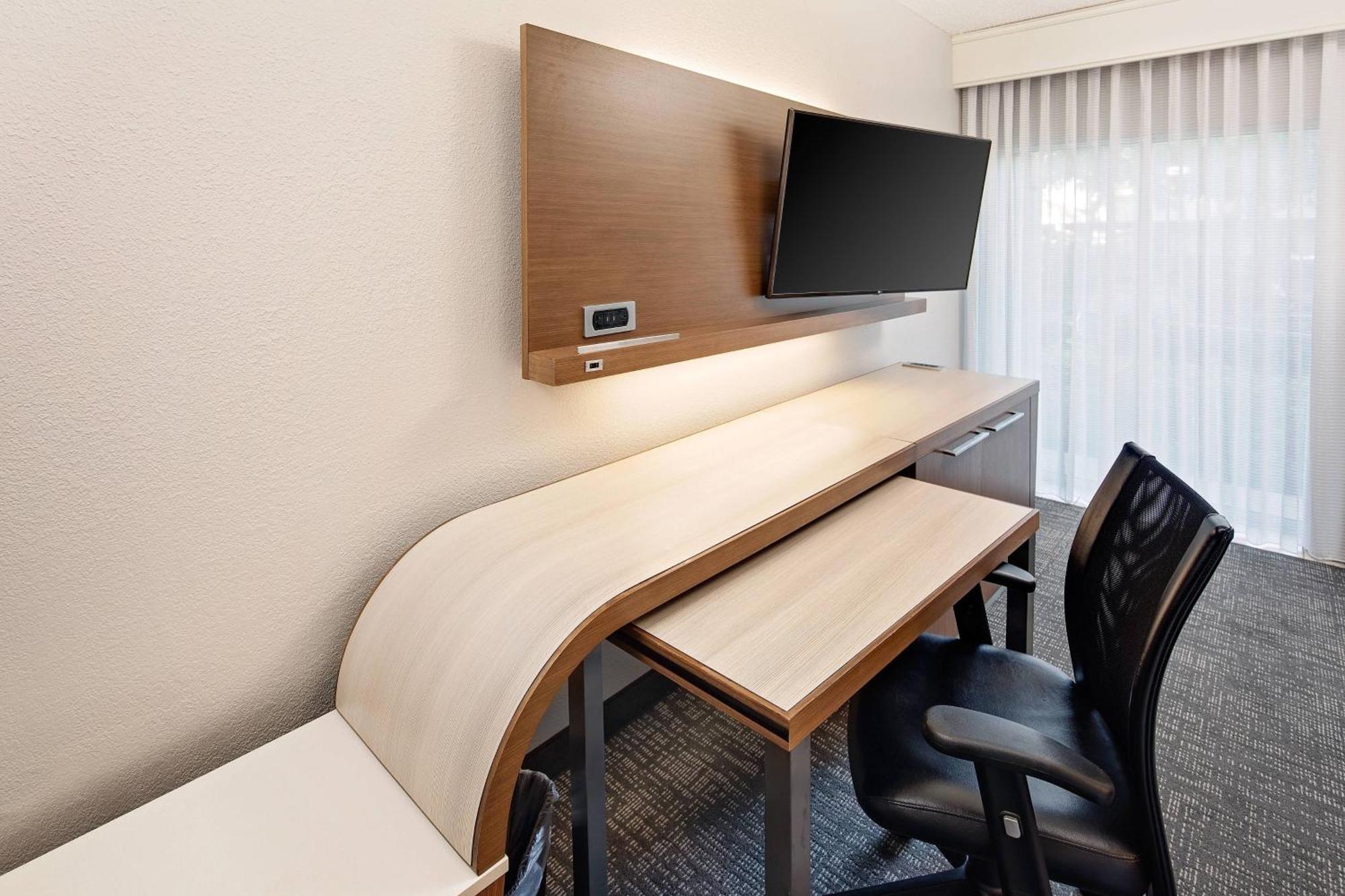 Courtyard By Marriott Fort Lauderdale North/Cypress Creek Екстер'єр фото
